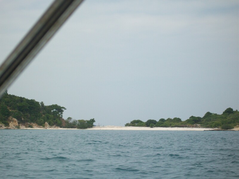 หาดสวยๆของเกาะมารวิชัยครับ  :grin: