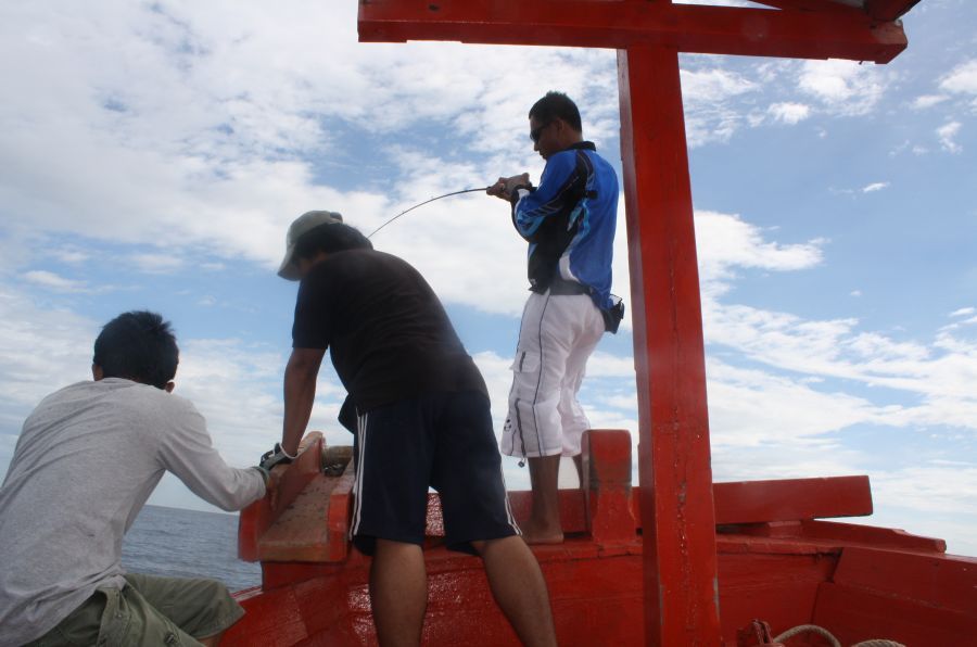 จากท้ายเรือวิ่งไปอยู่หัวเรืออีก.............. :grin: :grin: :grin: