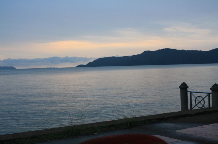 โต๊ะของเราอยุ่ติดชายหาดเลยครับ สวยจิงๆ :grin: :grin: :grin: