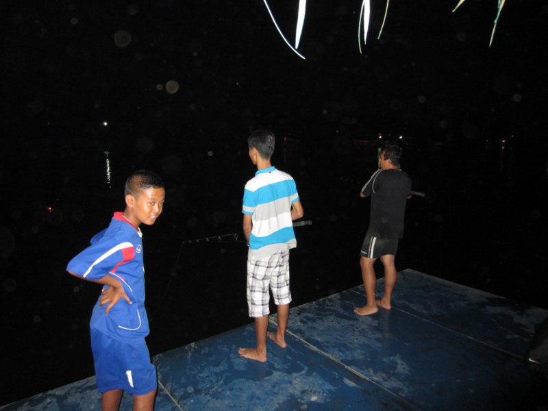 รอปลากินกันเป็นแถว :laughing: :laughing: :cheer: :cheer: :cheer: :cheer: