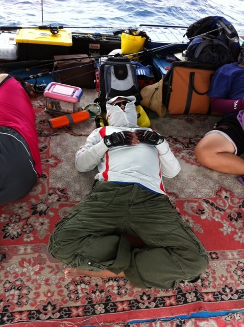 ท่านอนยังเทพเลย :umh: คนที่ใช้เวลาที่เบ็ดอยู่ในน้ำต่อปลา 1 ตัวสั้นที่สุดต้องคนนี้เลย.. หมอโต :laughi
