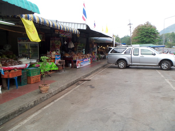 ต้องนอนรีสอรท์แถวนี้เลือกที่พักได้ตามชอบใจ..กะว่าพรุ่งนี้จะพาเด็กน้อยไปเล่นน้ำให้หน่ำใจ..หุหุ