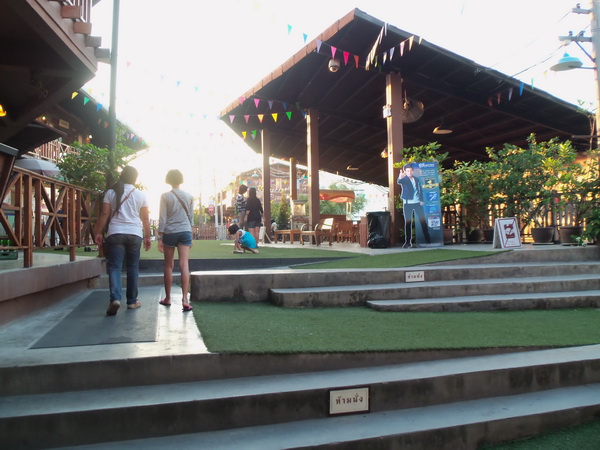 ภายในจัดดูบรรยากาศดูย้อนยุคคับ
