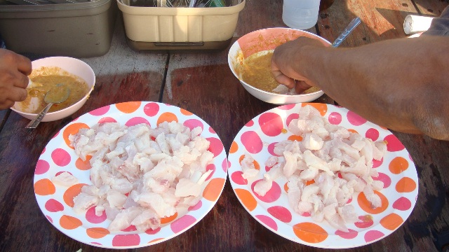 ระหว่างเดินทางกลับไต๋วุฒิได้ทำปลาดิบให้กินกันเป็นที่ติดอกติดใจในรสชาติโดยไต๋วุฒิใช้ปลาหมูสีทำ
