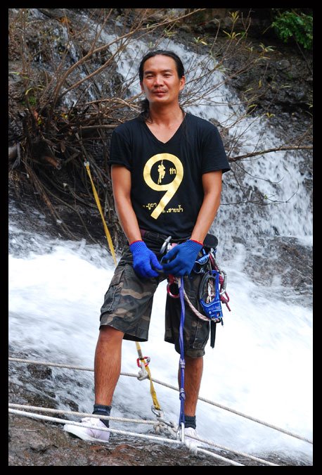 เขินอะไรบิดปากบิดไข่มั่วไปหมด  :mad: