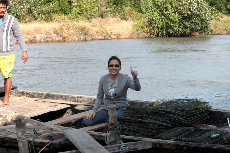 อะไรจะมีความสุขขนาดนั้น ได้มาตกปลาด้วย ได้นั่งเรือ ท่องเที่ยว ดูการเก็บลอบปูกันจริงๆด้วย  :love: :lo