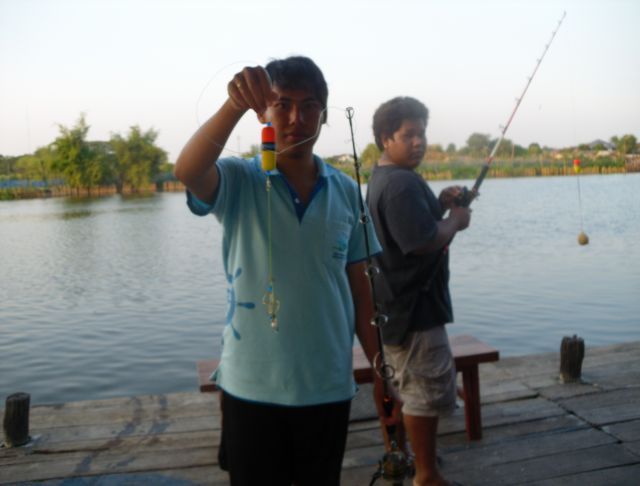 นั้นโชว์ของดี

ทุ่น  ของน้องบอส  มียันด้วย

เหอะ  คนเล่นของป่าวนี้