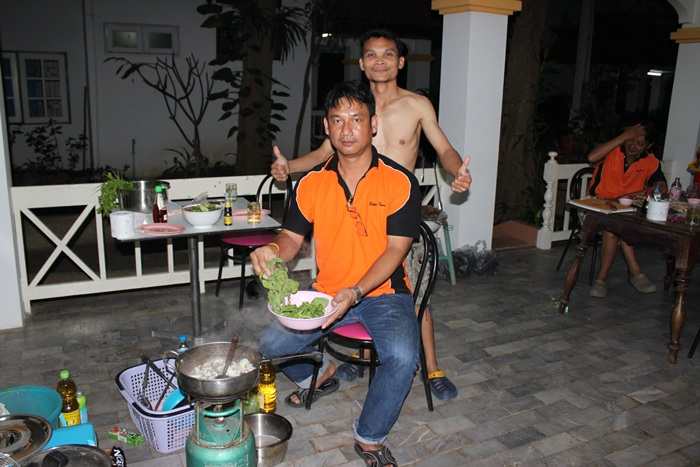 กระเพาปลาหมึก  น้าบีมาไม่มีใครกินเลย   :cheer: :cheer: :cheer: