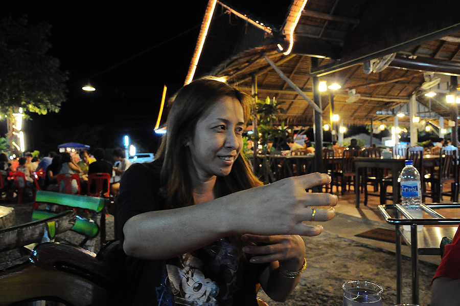 อังไม่ได้รำมวยหมัดเมาให้ดูน่ะคร๊าบ แต่กำลังอธิบายเรื่องราหูอมจันทร์เกิดขึ้นได้ยังไงให้สตางค์กับแตงโม