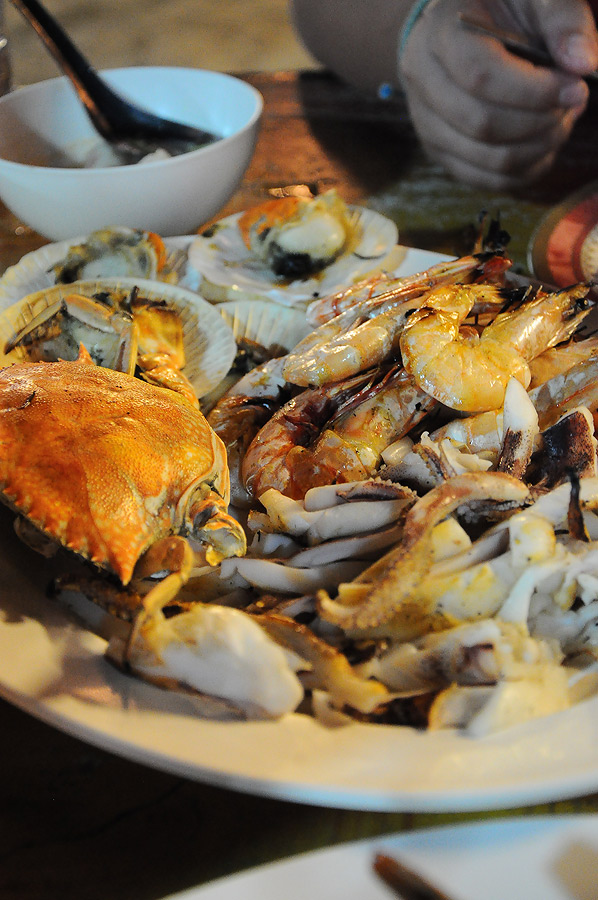 มาทะเลทั้งทีขาดปู กุ้ง หมีกเผาได้ไงเนอะ :umh: :umh: :umh: :umh: :grin: :grin: