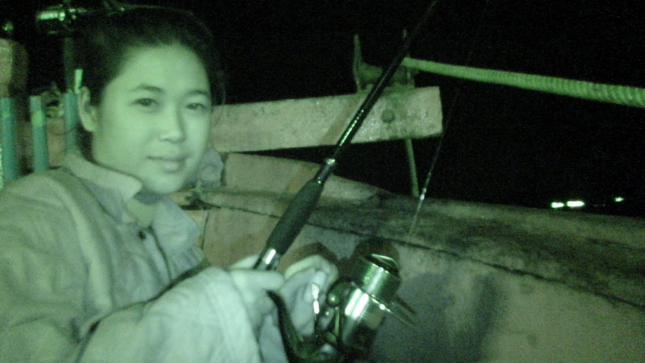 สาวอีกคน  ป.ปัด Iwa CT 5000 ขาโหด กระโดด วัด :laughing: :laughing: