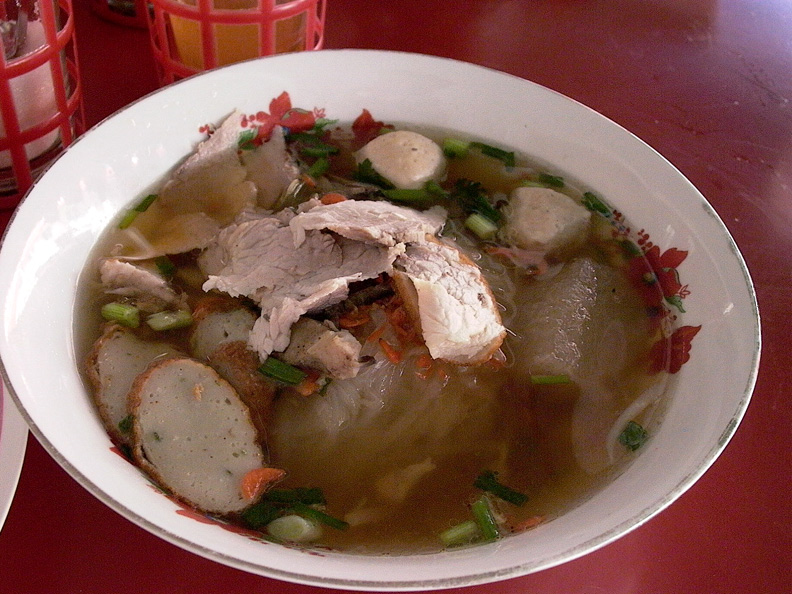 ก๋วยเตี๋ยวหมูครับท่าน
 :umh: :umh: :umh: :umh: :umh: