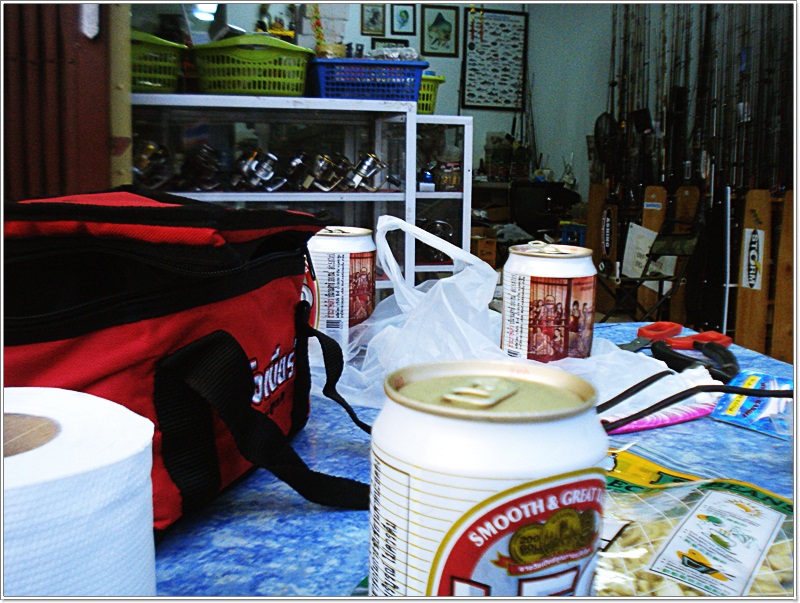  [b]เย็นวันนั้นแดดล่ม ลมแน่นิ่ง ... ผมและโกอั่น นึกถึง"ชาเย็น ตราเสือ"

งานเลี้ยงเริ่มต้น อย่าง.
