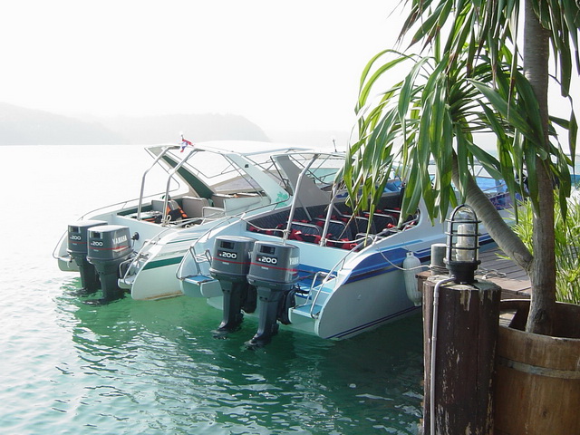 ตอบแทนว่าใช่ ครับ 
นั่งspeedboat ของเค้าต่อไปอีกราว45นาที ขึ้นกับคลื่นลมครับ