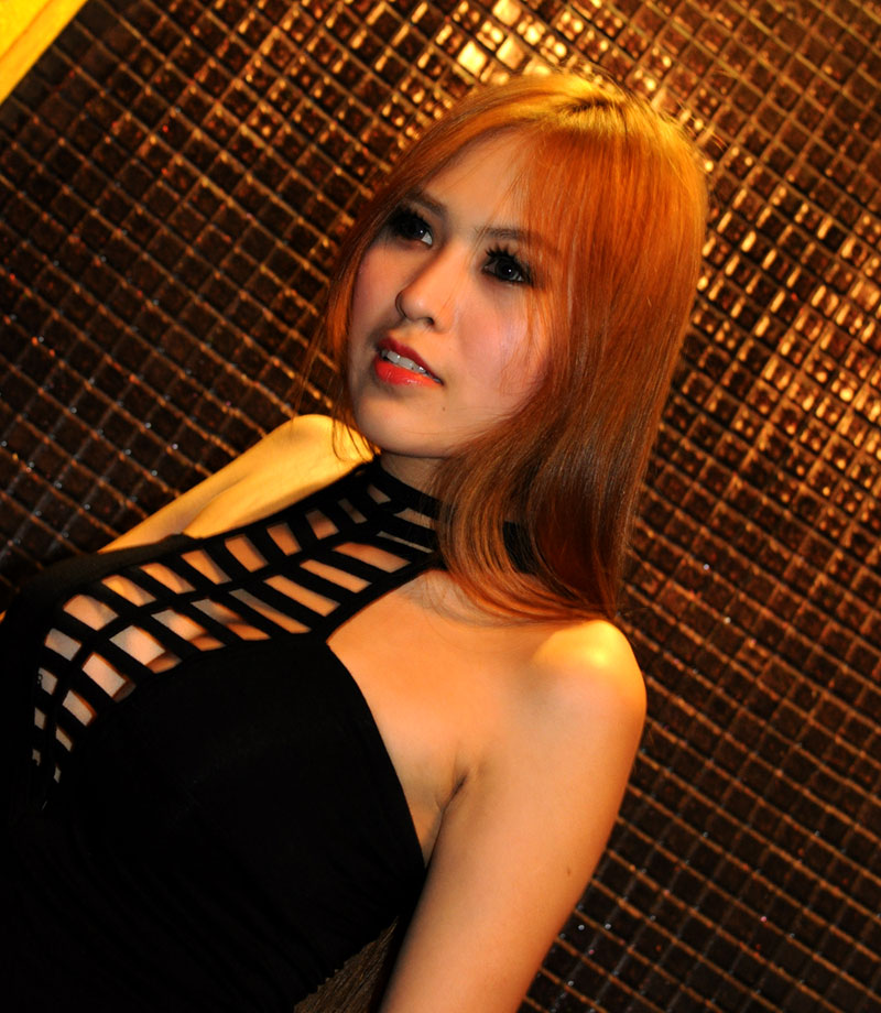 !! ลองถ่าย สุภาพสตรี ยามราตรี กะเค้าบ้าง !!