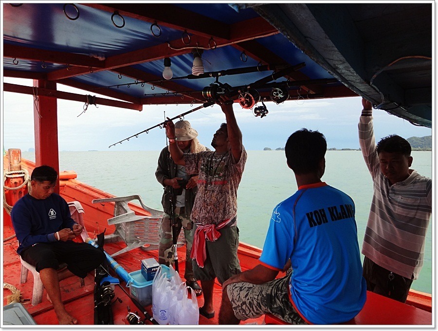  [b]ตามข่าวมาด้วย "น้าหนุ๋ย  หาดใหญ่"

ที่กลับขึ้นฝั่งมือวันวานด้วย(ก่อนที่ผมลง)  ตัวเลขปลารวม น