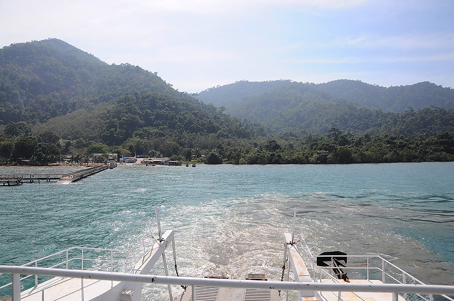 เรือออกจากท่าแล้ว มีโอกาสจะมาเยือนใหม่น่ะเกาะช้างที่ร๊ากกกกกกกกกกกก :grin: :grin: :grin: