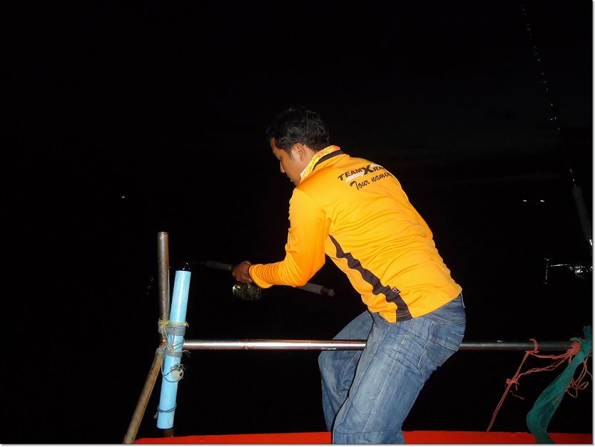 

...... :cheer:.....ปลาฉวยทายเรืออีกแล้วครับ....วิ่งไปวัดคันเบ็ดแถบตกน้ำเลย...ฉวยทั้งเรือบ้างท้าย