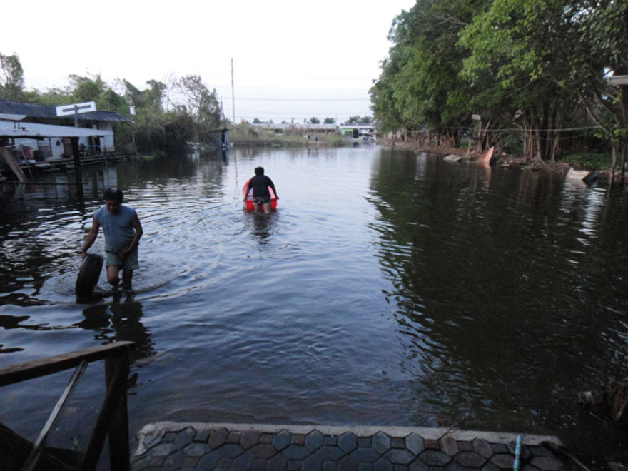 แล้ว เรือ ก็ไป รับ คนที่เหลือ ต่อไป อิอิ
