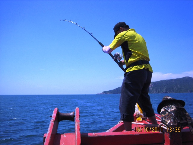 ยังไม่ขึ้นอีก....ยืนหัวเรือเดี๋ยวปลาก็ดึงตกน้ำเหมือนน้าอังตวนหรอก...อิอิ