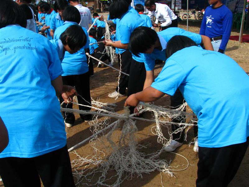 น้อง ๆ ตั้งใจกันทำซั้งเชือกกันน่าดูเลยทีเดียว  :grin:  :grin: