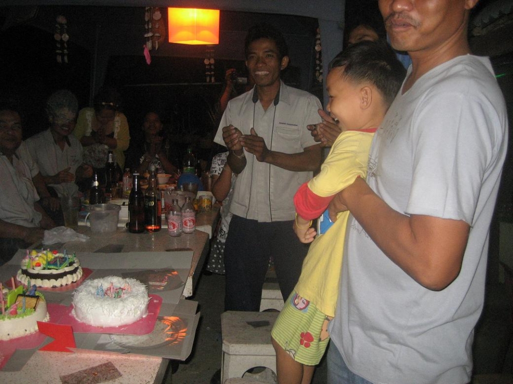  :music: :party: :music:วันเกิดลุงแต่ออโต้จะเป่าเค๊กอะ... :music: :party: :music: