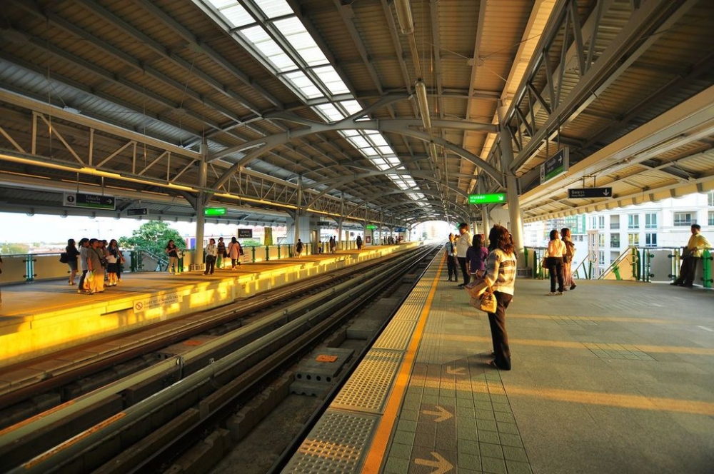 ออกเดินทางด้วยรถไฟฟ้า สถานี บางจาก

sig :grin: