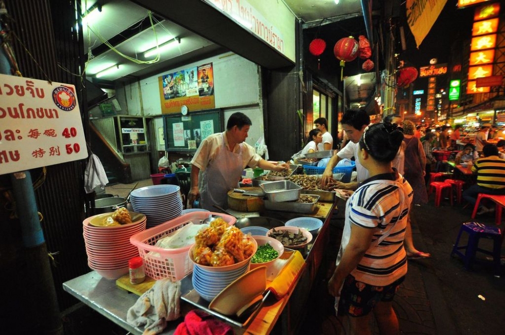 ก๋วยจั๊บ โรงหนังเก่า คนยังตรึม ของยังแยะ เหมือนเดิมๆ ที่ผ่านมา  :umh:

sig  :grin: