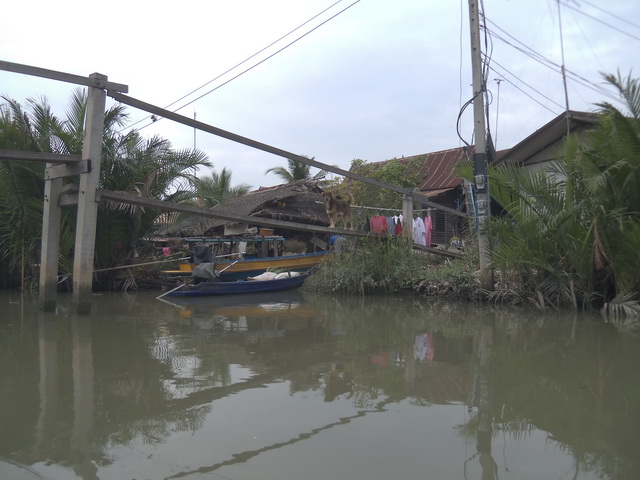 มาถึงท่าขึ้นเรือ อย่างปลอดภัยแล้วครับ  สวัสดี และขอบคุณน้าๆป้าๆ ทุกท่านนะครับ ที่ตามชม :grin: :grin: