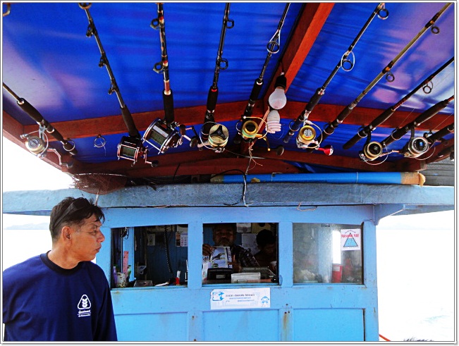  [b]"พี่เอียด" กระโดด[/b]ลงเรือเป็นคนสุดท้ายก่อนวัน "ดีเดย์" ไม่กี่ชั่วโมง :smile: :smile: :smil
