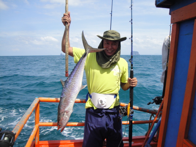 มาอีกตัวแล้วครับผลงานของ RAPALA MAGNUM CD 14 GFR  อินทรีย์ไซร์ 7 กิโล ครับ