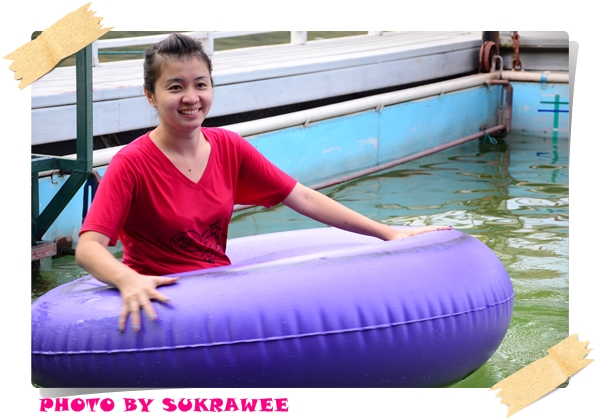 อ้าว ยังต้องใช้ห่วงยางอีกหราท่าน ผ.บ. แค่ที่มีอยู่มันก็ไม่จมแล้ว  :laughing: :laughing: :laughing: :
