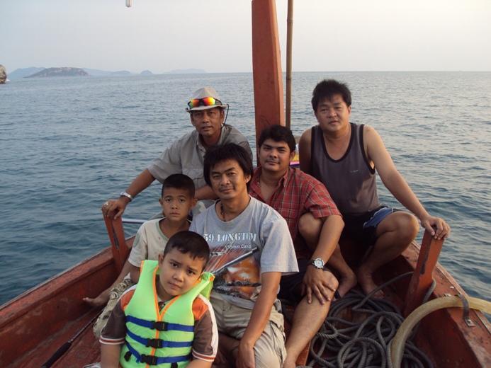 ทริบแรก ครับ เรือไต๋ต่อ 
ไต๋ฝีมือดี อีกคน แห่งบางเสร่
เรือไม่ใหญ่ ค่าเรือไม่สูงครับ
เบอร์ไต๋ 087 