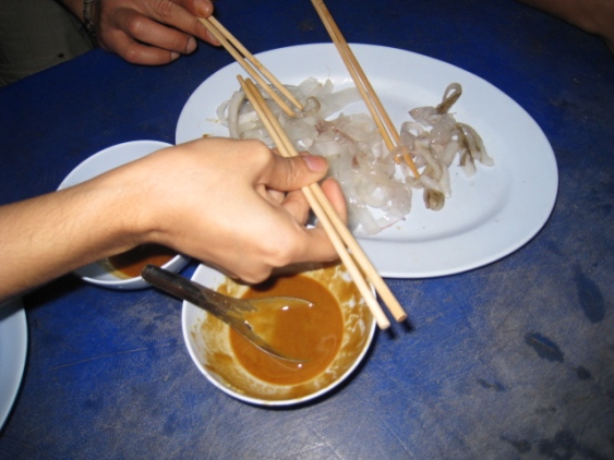 รองท้องก่อนตกปลา
สรุปว่าเหยื่ออร่อย ตกปลาได้แน่นอน