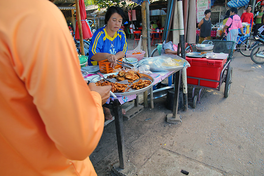กล้วยไว้กินเล่นนะ :laughing: