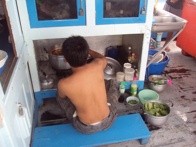 กับตันมด ลงมือทำกับข้าว ควบคุมมาตรฐานทุกครั้ง