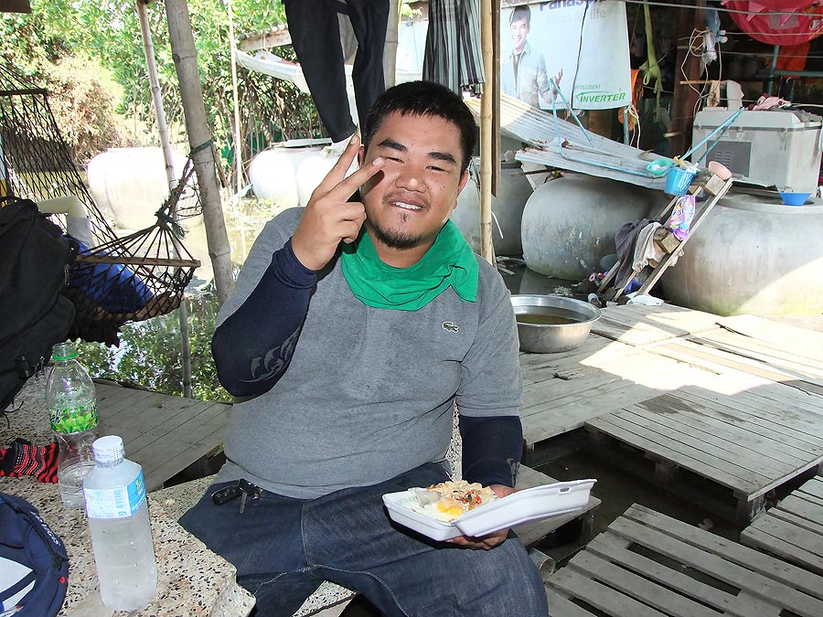 [b]ข้าวสองกล่อง อิ่มป่าวครับ น้าโชติ เอิ๊ก ๆ ๆ ๆ ๆ ๆ ๆ [/b]
:laughing: :laughing: :laughing: :laugh