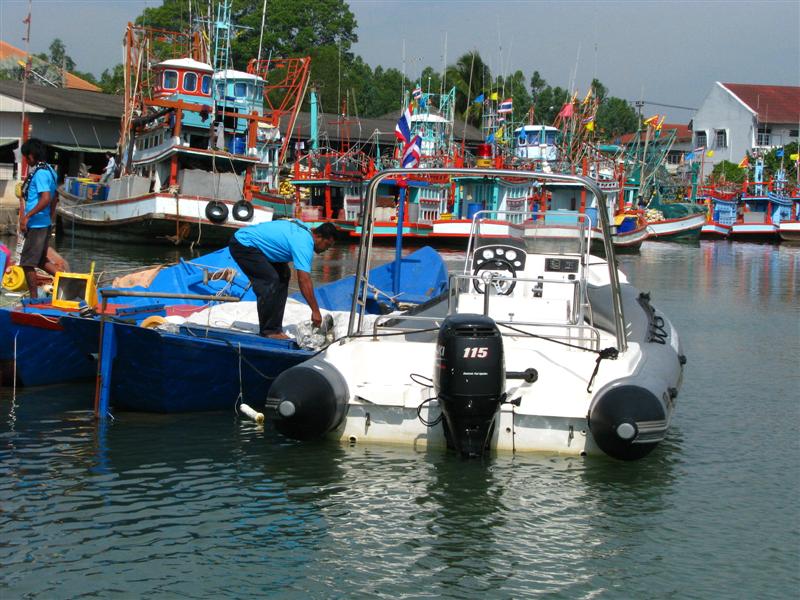 กรมทรัพยากรทางทะเล นำเรือมาถ่ายทำภาพกิจกรรมในครั้งนี้   :love:  :love: