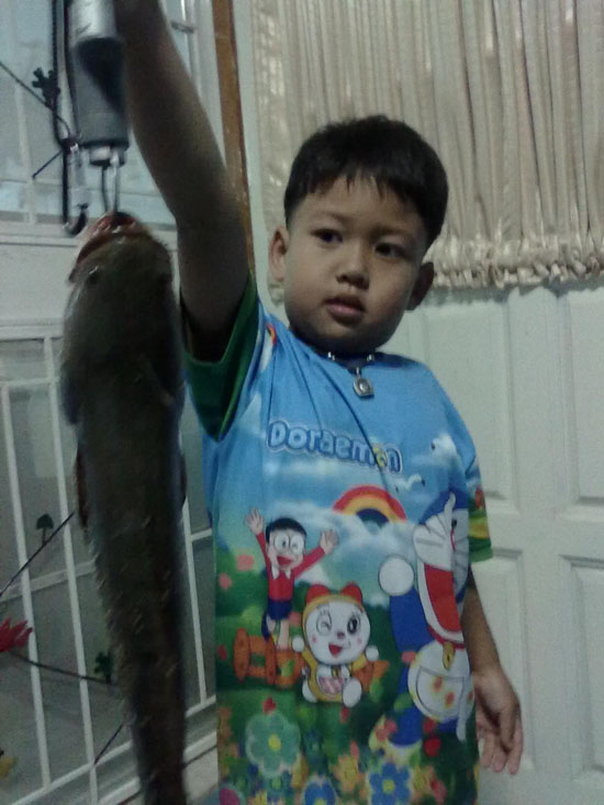 พอดีลูกชายขอแอ๊กบ้างครับ ยามเย็นครับ เลิกงานก็ออก ฝืกฝนไว้ครับ จะได้ไม่ลืมฝีมือครับ