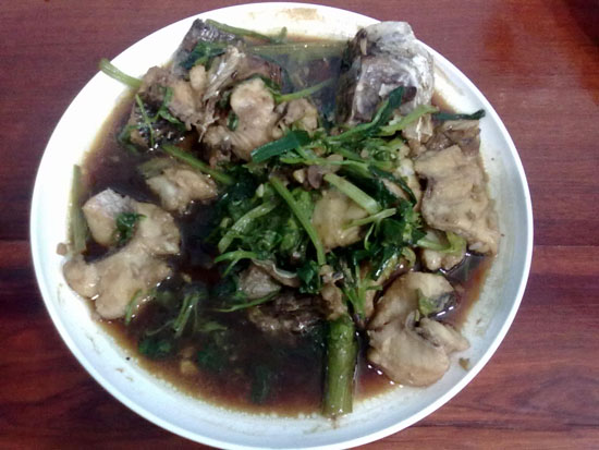   ก็เลยทำผัดตั้งโอ๋....กินชะเลย    เลยวันนี้ไม่ได้ไปตีปลาเลย สงสัยปลามันจะรอเกลอแล้วละเพราะเมื่อว่าน