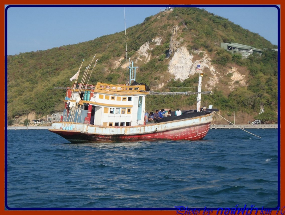 เรือประมงจอดหลบลม :grin: :grin: