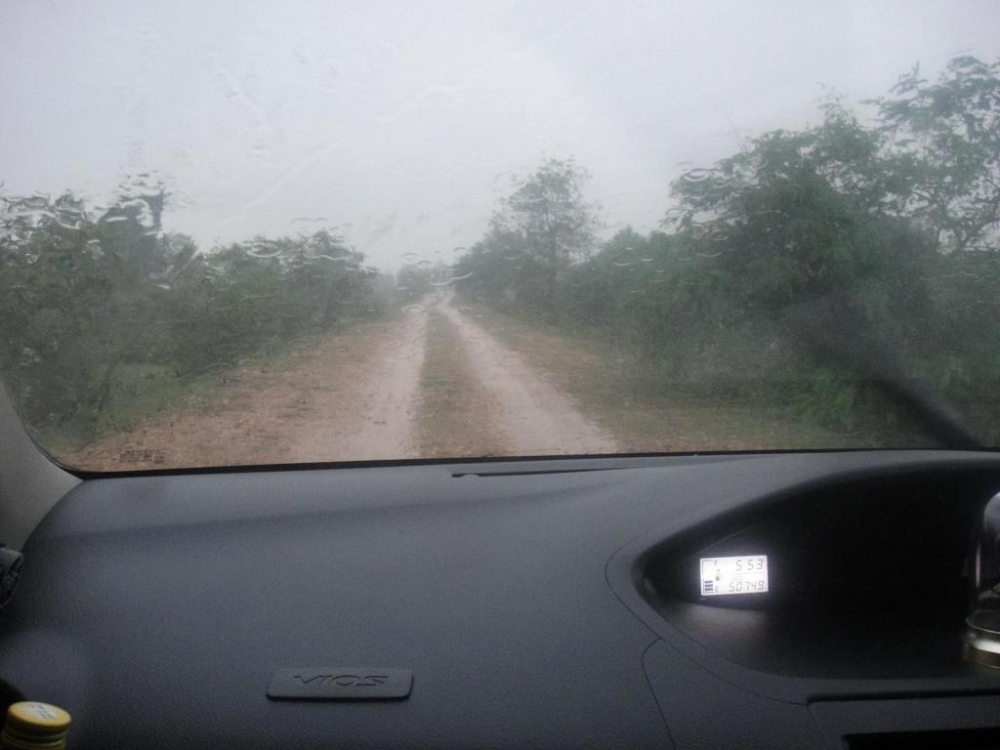 ได้เวลากลับแล้วครับ   ฝนตกหนักเลย   ครับพอดีเลยไม่มีเวลาให้เพื่อนทำแต้มแล้ว   :tongue: :laughing: :t
