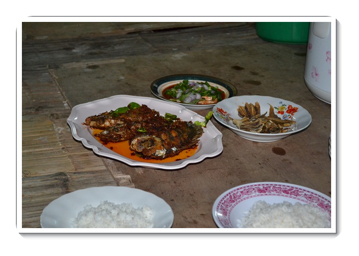 ได้เวลาอาหารเย็น  ชายเอขอแสดงเอง  (สงสัยเมียทำไม่อร่อย) :laughing: :laughing: :laughing: