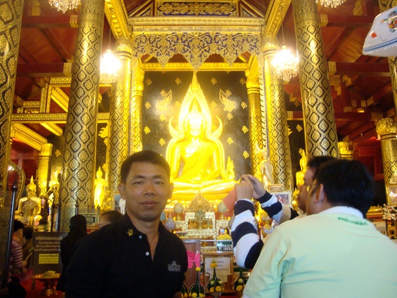[b][center]สมเด็จพระพุทธชินราช เป็นพระพุทธรูปสำคัญคู่บ้านคู่เมืองมาแต่โบราณแล้วค่ะ

ป้าหนิงเคยเห็น