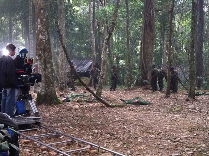 [center][b]ความจริงที่ทหารคอมมิวนิสต์ยังไม่ตาย ก็เพราะว่า..... 

เป็นการถ่ายทำภาพยนตร์เรื่อง "วีร