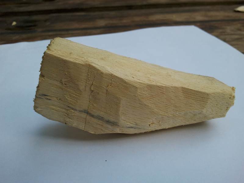  [b]ไม้ที่เขานิยมนำมาทำก็คงเป็นไม้โมก  แต่ผมใช้ไม้มะรุม พอดีที่บ้านมีต้นมะรุม และที่สำคัญมันเหลาง่าย