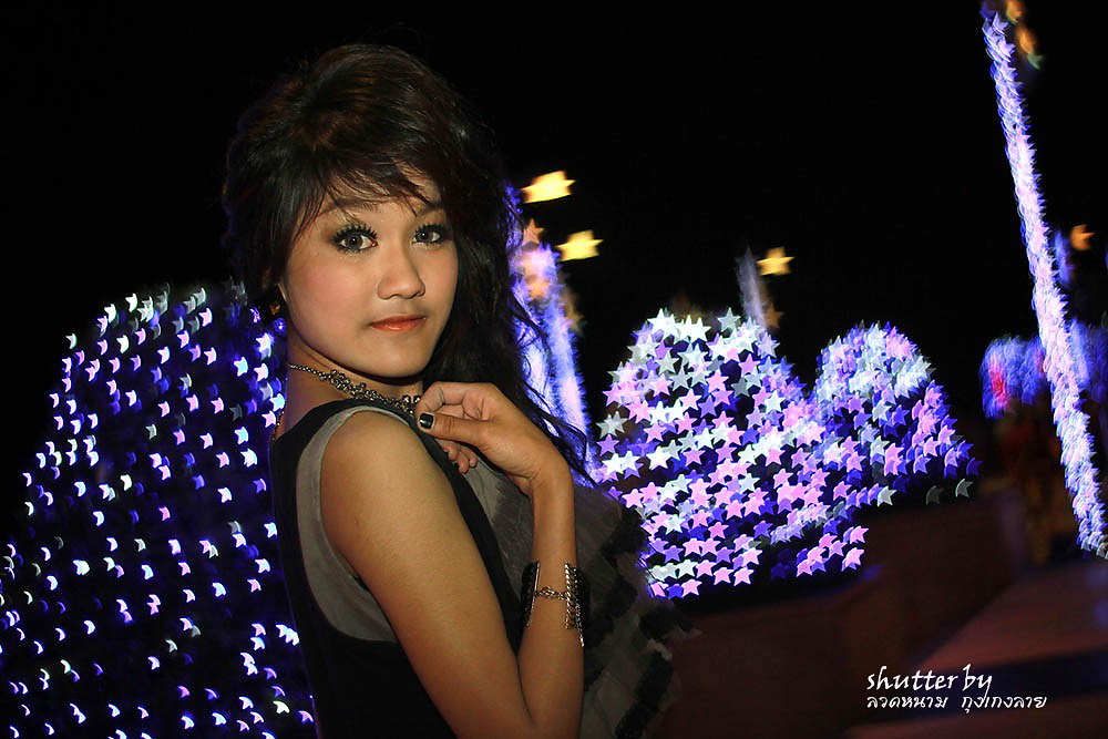น้องไม้ลูกสาวคนโต จองตัวผมไว้ตั้งแต่เมื่อปลายปีที่ผ่านมา
ปีนี้ถ้าพ่อพานางแบบคนอื่นมาถ่ายภาพ night p