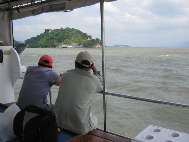 .....สองหนุ่มจากภูเก็ต..กะลังวางแผนตกปลากันครับ.....
.....น้าศักดิ์...สันติ..เธอจะตกปลารัยอ่ะต๊ะเอง