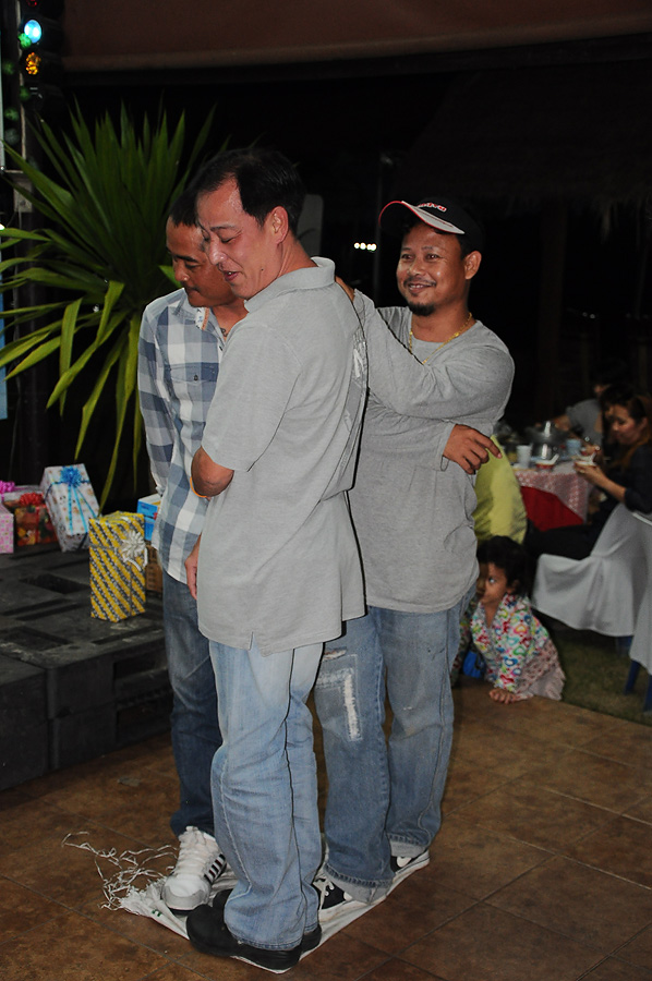ทีมนี้ก็ผ่านแบบสบายๆ :laughing: :laughing: