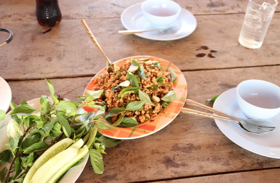 ได้กินแล้วค้าบ ลาบปลากะสูบ น่าหย่อย  :umh: :umh: :umh: